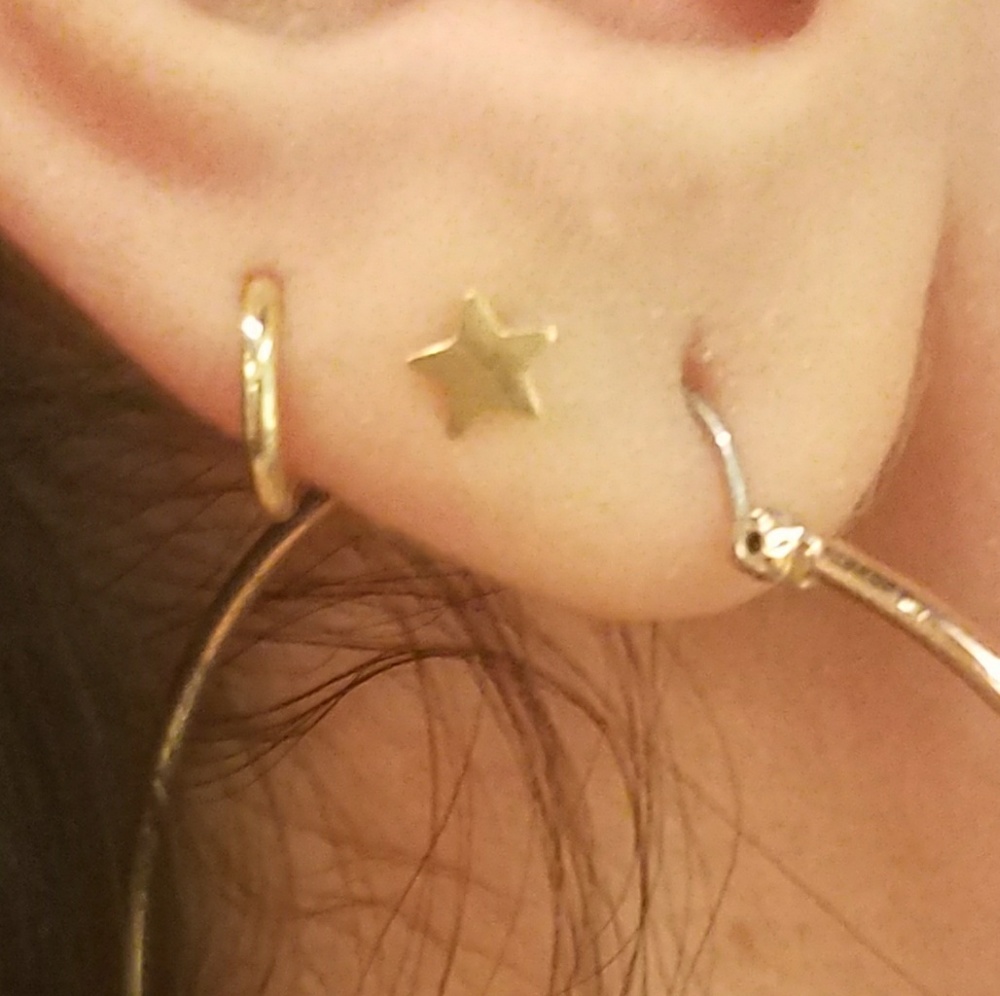 Solid 14k yellow gold plain Star Earrings - Picture 5 of 9